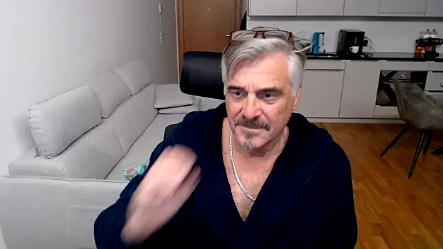 Snapshot of Buidapest chatting on 11-22-25, 04:11 Buidapest online show from 11-22-25, 04:11