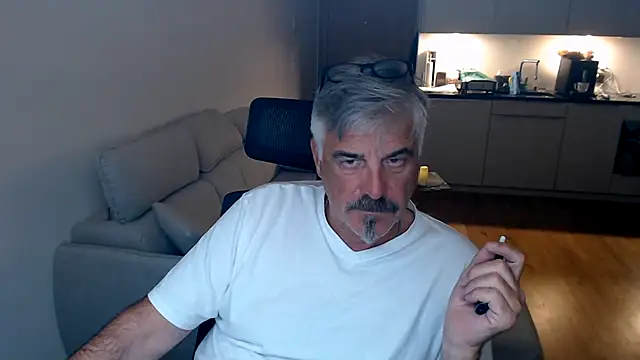 Snapshot of Buidapest chatting on 01-05-26, 06:33 Buidapest online show from 01-05-26, 06:33