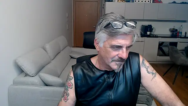 Snapshot of Buidapest chatting on 02-07-26, 04:27 Buidapest online show from 02-07-26, 04:27