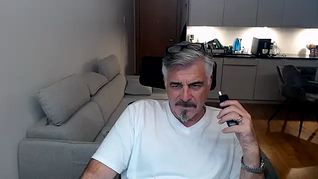 Snapshot of Buidapest chatting on 02-28-26, 04:24 Buidapest online show from 02-28-26, 04:24