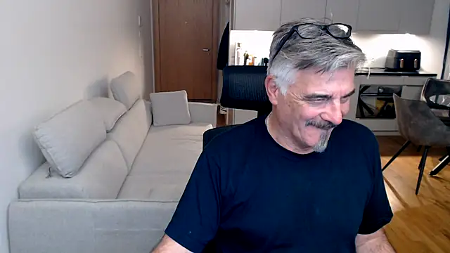 Snapshot of Buidapest chatting on 03-04-26, 09:10 Buidapest online show from 03-04-26, 09:10