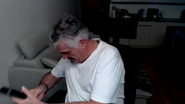 Snapshot of Buidapest chatting on 03-11-26, 08:48 Buidapest online show from 03-11-26, 08:48