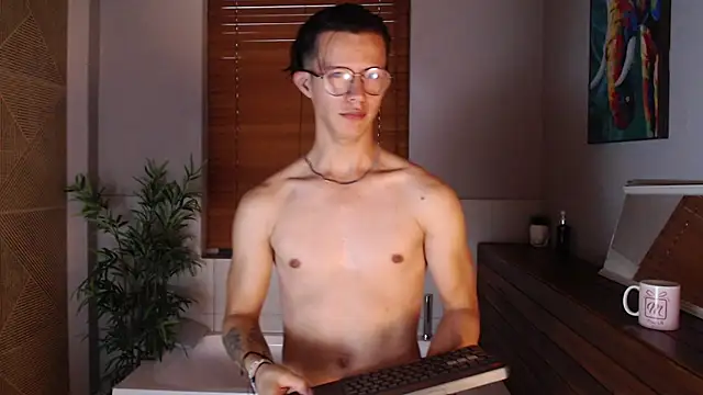 Snapshot of Brandon_starkk chatting on 12-04-25, 12:36 Brandon starkk online show from 12-04-25, 12:36