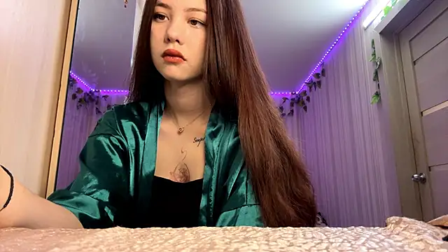 Snapshot of CutieSlim chatting on 12-14-25, 12:10 CutieSlim online show from 12-14-25, 12:10