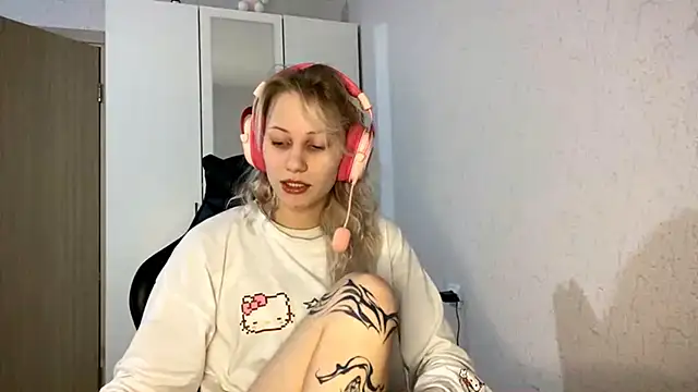 FoxySable online show from 12-15-25, 08:29