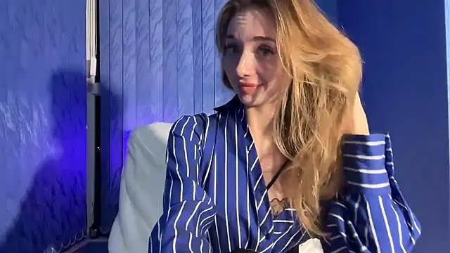 Snapshot of Jolienne chatting on 11-25-25, 06:08 Jolienne online show from 11-25-25, 06:08