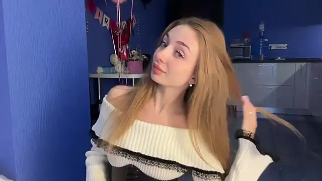 Snapshot of Jolienne chatting on 12-03-25, 03:21 Jolienne online show from 12-03-25, 03:21