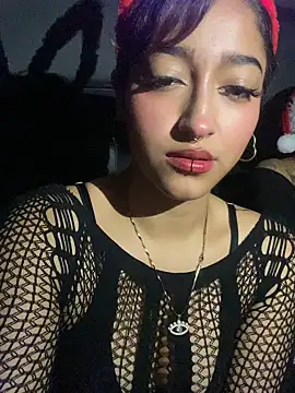 Snapshot of LilithMonette chatting on 12-05-25, 05:38 LilithMonette online show from 12-05-25, 05:38