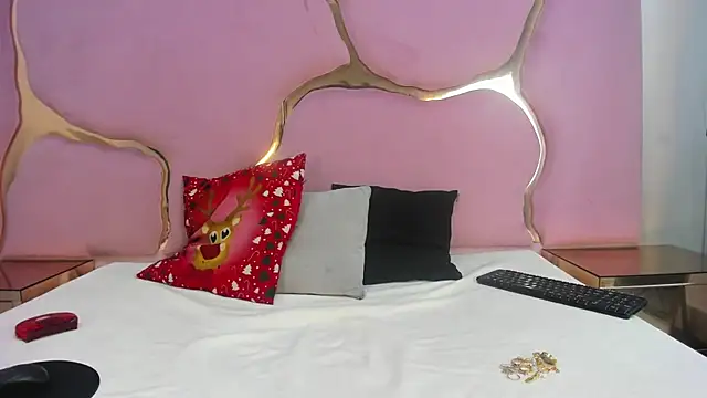 Snapshot of Aisha_Leenss chatting on 12-15-25, 01:59 Aisha Leenss online show from 12-15-25, 01:59