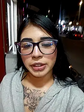 Snapshot of Dannii- chatting on 11-29-25, 12:13 Dannii- online show from 11-29-25, 12:13