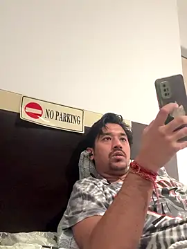 Snapshot of Jhonneeey chatting on 11-19-25, 04:29 Jhonneeey online show from 11-19-25, 04:29