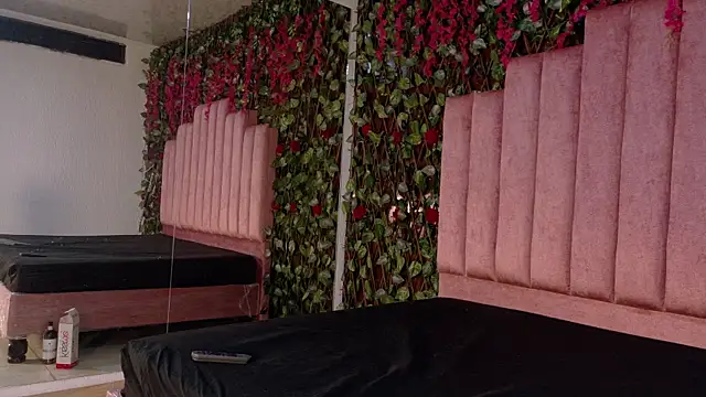 Snapshot of MiaJanss chatting on 11-25-25, 03:01 MiaJanss online show from 11-25-25, 03:01