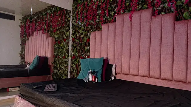 Snapshot of MiaJanss chatting on 12-01-25, 02:55 MiaJanss online show from 12-01-25, 02:55