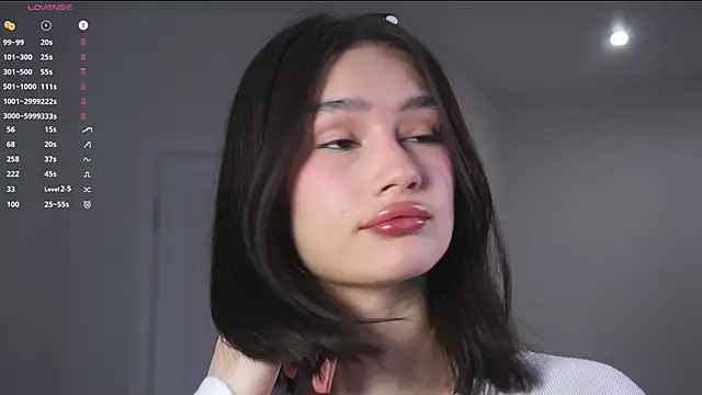 Snapshot of SoftLuna chatting on 11-25-25, 05:51 SoftLuna online show from 11-25-25, 05:51