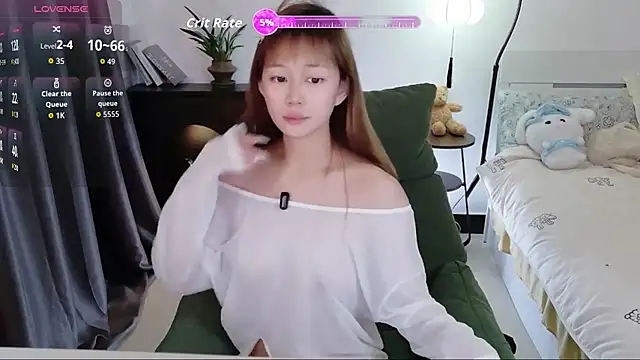 Snapshot of YuYu317 chatting on 12-15-25, 11:14 YuYu317 online show from 12-15-25, 11:14