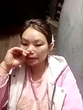 Snapshot of yu-zhen chatting on 12-04-25, 09:23 yu-zhen online show from 12-04-25, 09:23