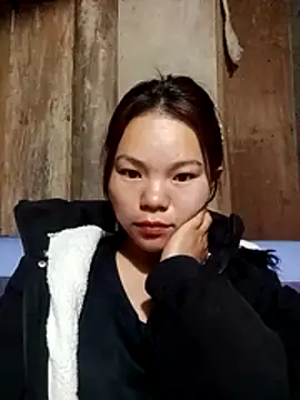 Snapshot of yu-zhen chatting on 12-15-25, 10:25 yu-zhen online show from 12-15-25, 10:25