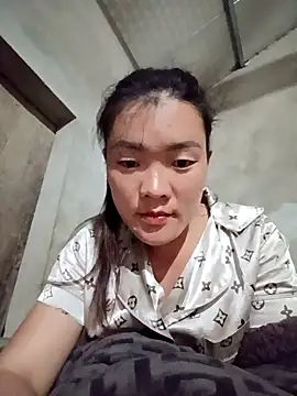 Snapshot of meomeo-00 chatting on 12-15-25, 02:32 meomeo-00 online show from 12-15-25, 02:32