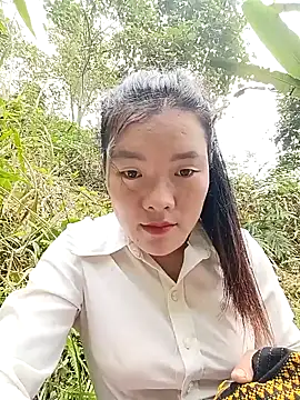 Snapshot of meomeo-00 chatting on 12-21-25, 02:51 meomeo-00 online show from 12-21-25, 02:51