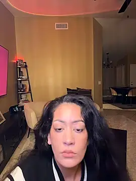 Snapshot of Entreprescrewers chatting on 11-19-25, 06:24 Entreprescrewers online show from 11-19-25, 06:24