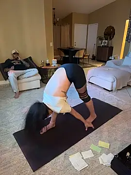 Snapshot of Entreprescrewers chatting on 11-23-25, 06:35 Entreprescrewers online show from 11-23-25, 06:35