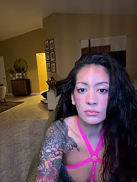 Snapshot of Entreprescrewers chatting on 11-26-25, 06:25 Entreprescrewers online show from 11-26-25, 06:25