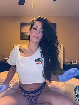 Snapshot of Entreprescrewers chatting on 11-27-25, 12:13 Entreprescrewers online show from 11-27-25, 12:13