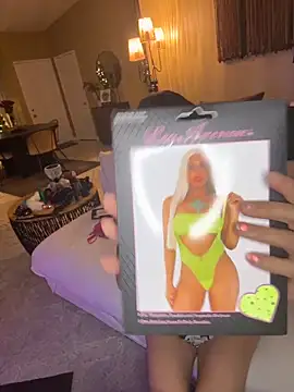 Snapshot of Entreprescrewers chatting on 12-02-25, 07:03 Entreprescrewers online show from 12-02-25, 07:03