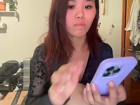 Snapshot of tinydaisy21 chatting on 11-21-25, 03:05 tinydaisy21 online show from 11-21-25, 03:05