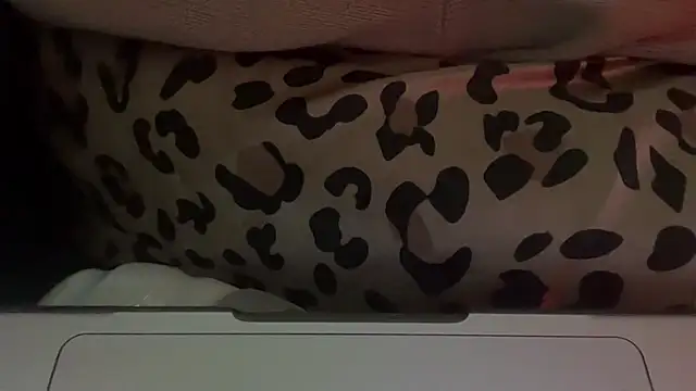 Snapshot of tinydaisy21 chatting on 11-27-25, 03:36 tinydaisy21 online show from 11-27-25, 03:36