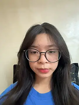 Snapshot of mau155_ chatting on 12-21-25, 12:01 mau155 online show from 12-21-25, 12:01