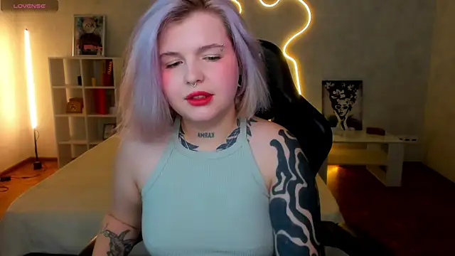 Snapshot of shadow__purrr chatting on 11-29-25, 01:30 shadow purrr online show from 11-29-25, 01:30