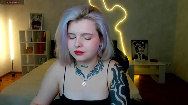 Snapshot of shadow__purrr chatting on 11-30-25, 01:42 shadow purrr online show from 11-30-25, 01:42