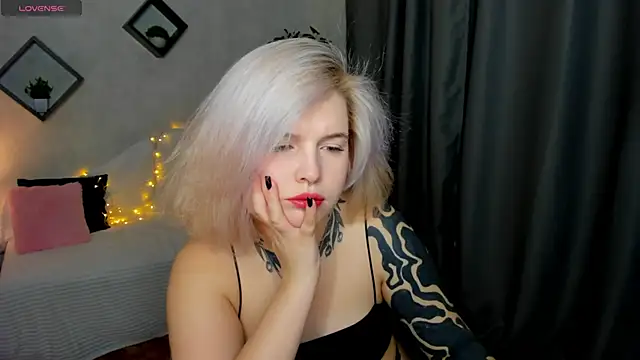 Snapshot of shadow__purrr chatting on 12-05-25, 01:25 shadow purrr online show from 12-05-25, 01:25