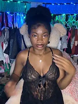 Snapshot of DoitwMia chatting on 12-20-25, 11:23 DoitwMia online show from 12-20-25, 11:23