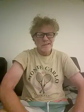 Snapshot of Hardwarelane67 chatting on 05-09-26, 12:54 Hardwarelane67 online show from 05-09-26, 12:54