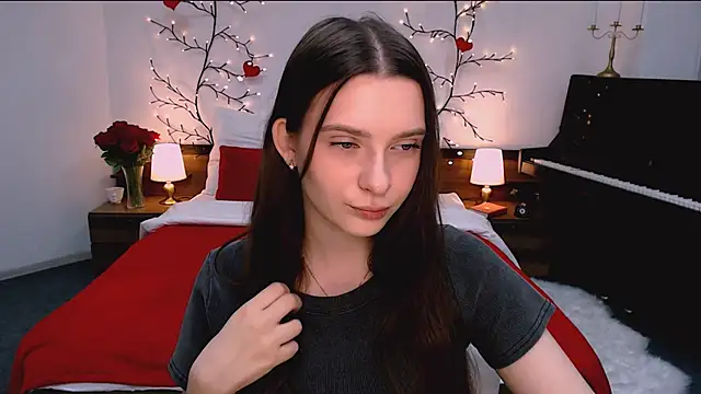 Snapshot of charming_berry chatting on 11-19-25, 06:02 charming berry online show from 11-19-25, 06:02