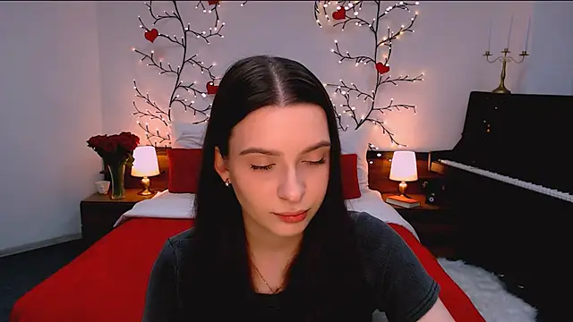 Snapshot of charming_berry chatting on 11-30-25, 06:06 charming berry online show from 11-30-25, 06:06