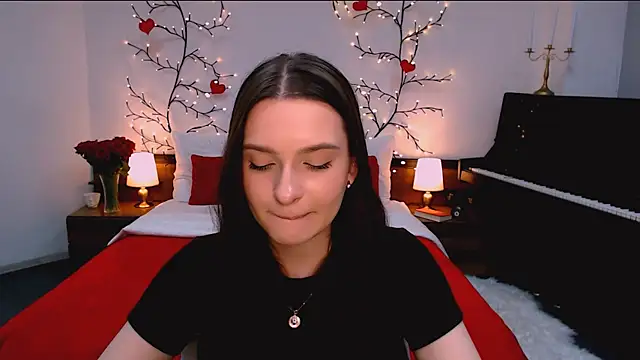 Snapshot of charming_berry chatting on 12-04-25, 01:09 charming berry online show from 12-04-25, 01:09