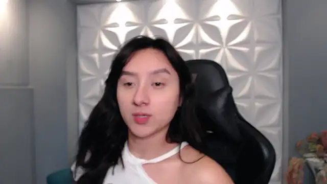 Snapshot of HorneyyQueen chatting on 11-20-25, 12:16 HorneyyQueen online show from 11-20-25, 12:16