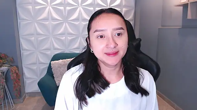 Snapshot of HorneyyQueen chatting on 11-22-25, 12:15 HorneyyQueen online show from 11-22-25, 12:15