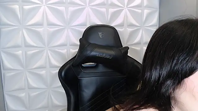 Snapshot of HorneyyQueen chatting on 11-27-25, 12:40 HorneyyQueen online show from 11-27-25, 12:40