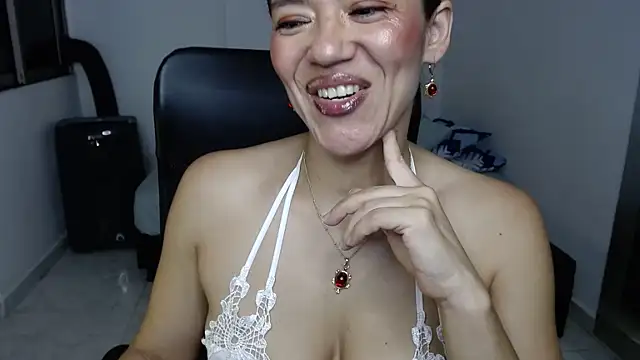 Snapshot of Annie_Cervantez chatting on 07-03-26, 10:10 Annie Cervantez online show from 07-03-26, 10:10