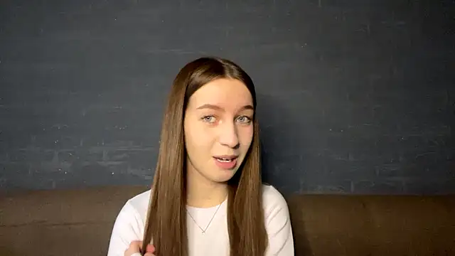 Snapshot of CindaWinn chatting on 11-20-25, 08:03 CindaWinn online show from 11-20-25, 08:03