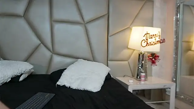 Snapshot of Be_curious chatting on 12-04-25, 01:09 Be curious online show from 12-04-25, 01:09