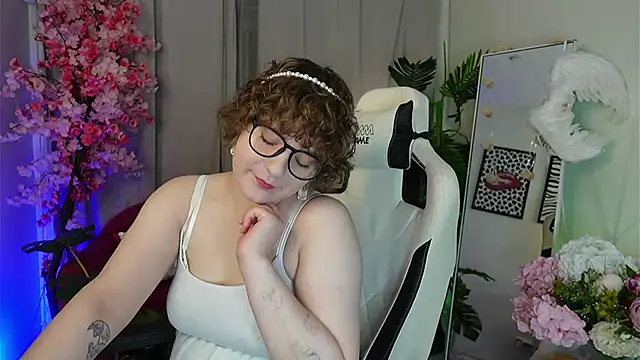 Snapshot of melissa___moore chatting on 11-21-25, 06:01 melissa moore online show from 11-21-25, 06:01