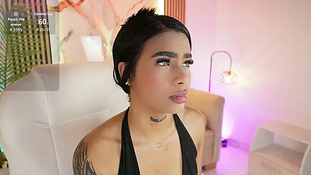 Snapshot of MeganLowell chatting on 12-03-25, 07:12 MeganLowell online show from 12-03-25, 07:12