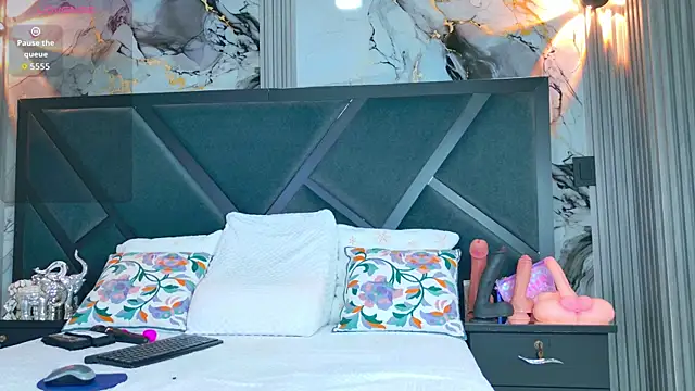 Snapshot of SofiaCopper chatting on 11-28-25, 02:47 SofiaCopper online show from 11-28-25, 02:47