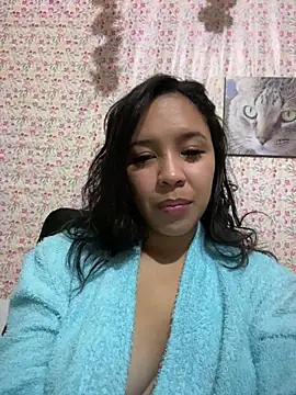 Snapshot of Esmerald_1111 chatting on 11-22-25, 10:58 Esmerald 1111 online show from 11-22-25, 10:58