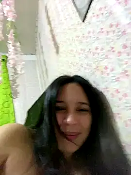 Snapshot of Esmerald_1111 chatting on 11-24-25, 01:33 Esmerald 1111 online show from 11-24-25, 01:33